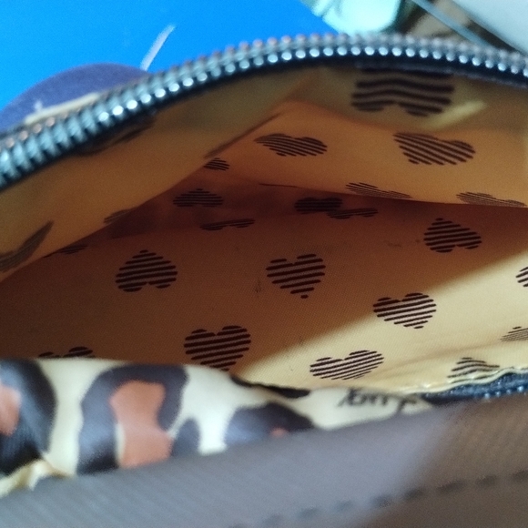 Lug trolley cb organizing crossbody bag with key fob, RFID and pockets! - Picture 4 of 16